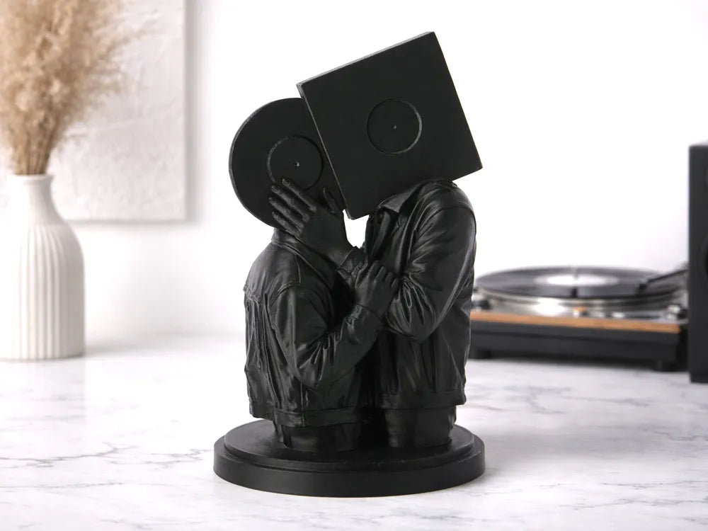 Kissing Couple Vinyl Head Desk Statue